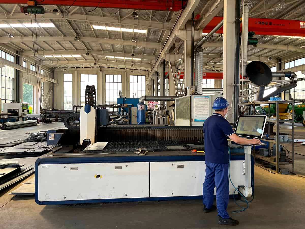 Laser cutting equipment preparing machine components
