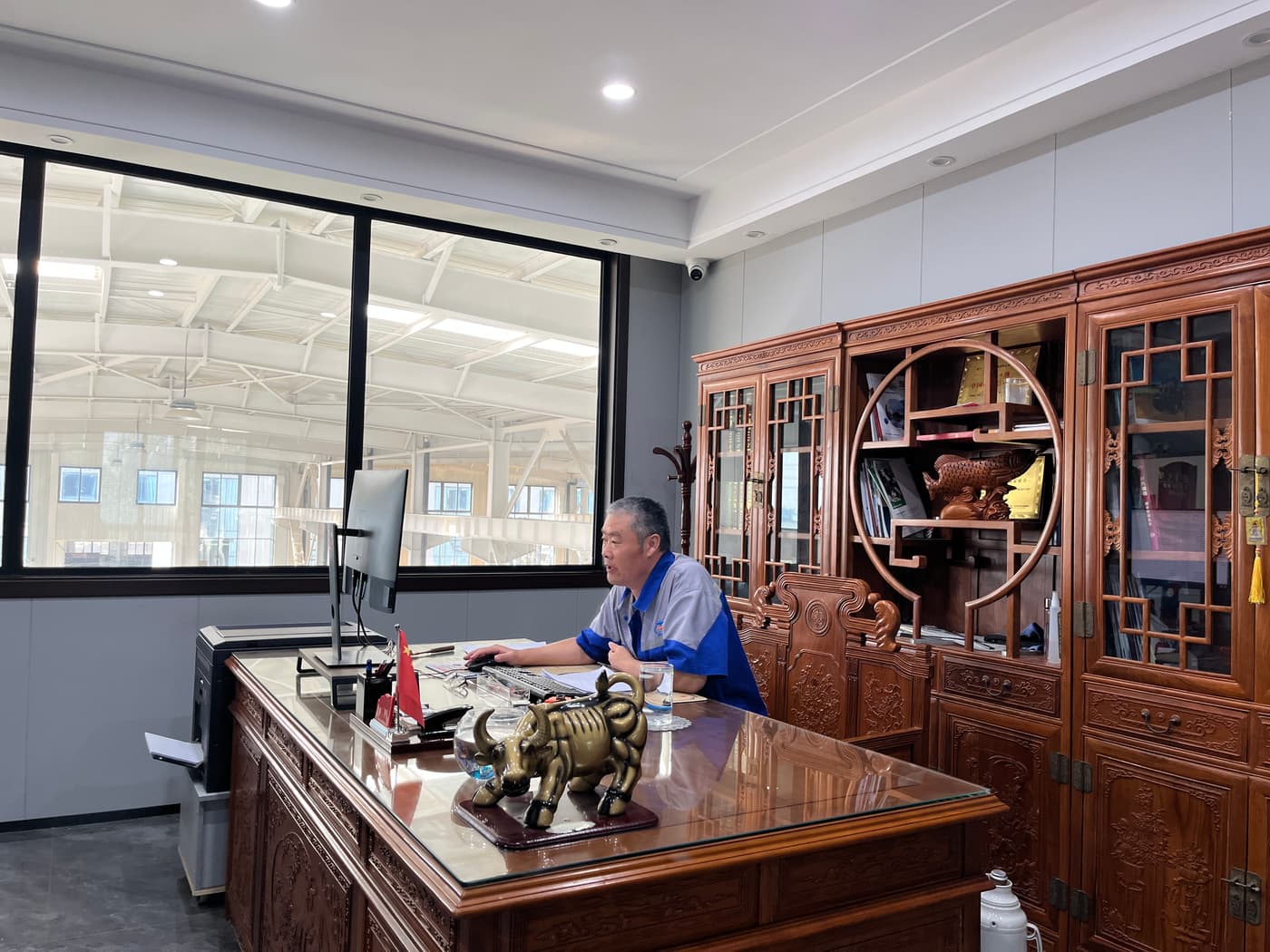 HUIFU technical team member working beside the production workshop