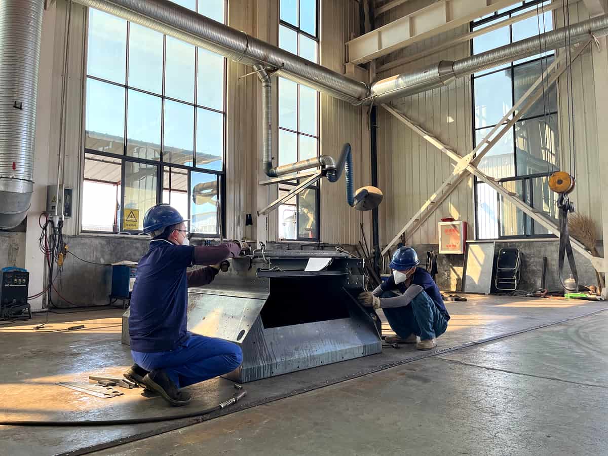 HUIFU welding operation in the manufacturing workshop